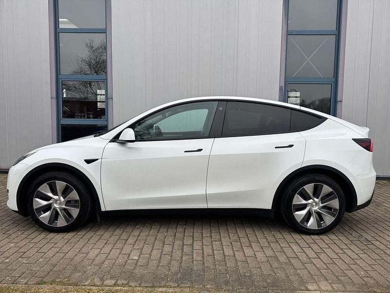 Gebraucht Tesla Model Y Standard Range 255 kW (347 PS) 2023 Pearl white multicoat SUV