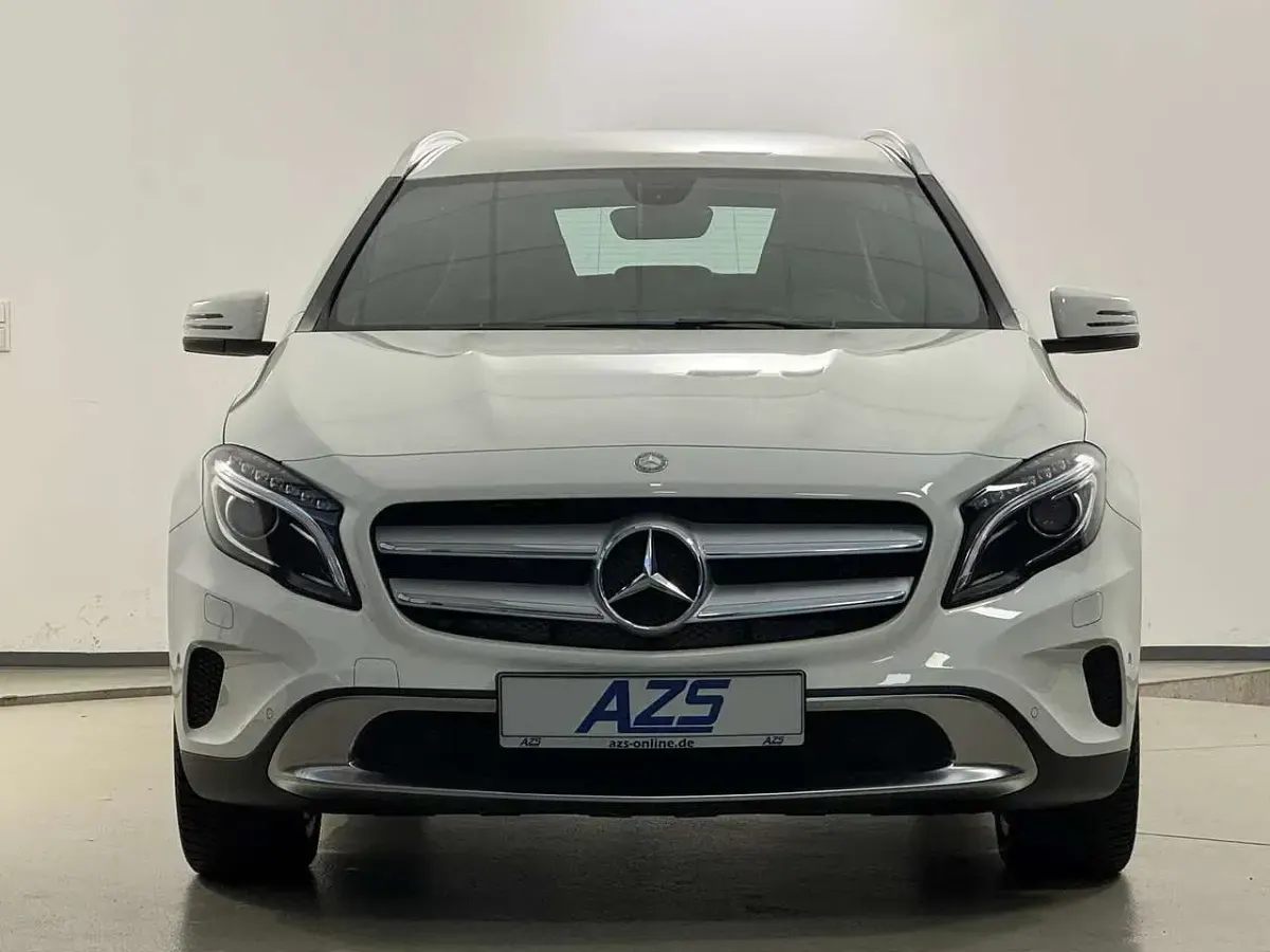 Gebraucht Mercedes GLA200 Urban 156 PS (114 kW) 2014 Weiß SUV