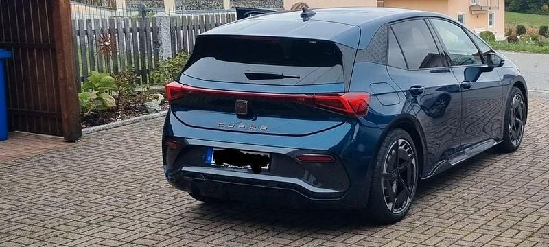 Blau Gebraucht 2022 Cupra Born Kleinwagen | 22.999 € - Bild 1/4