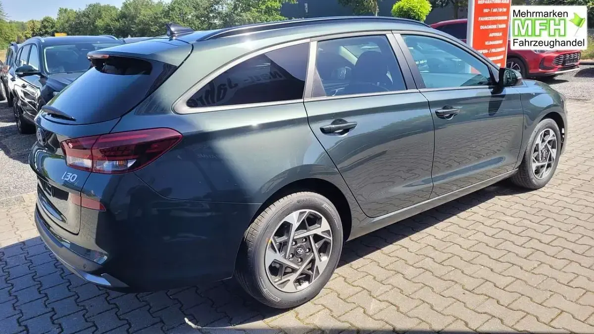 Neu Hyundai i30 GO! 150 PS (110 kW) 2026 Cypress grün Kombi