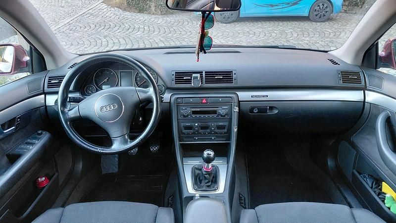 Gebraucht Audi A4 180 PS (132 kW) 2001 Rot Limousine