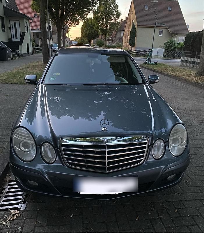 Grau Gebraucht 2008 Mercedes E200 Limousine | 3.999 € (Fairer Preis) - Bild 1/4