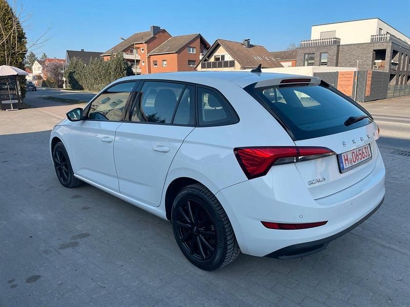 Gebraucht Skoda Scala Cool Plus 95 PS (69 kW) 2022 Weiß Kleinwagen