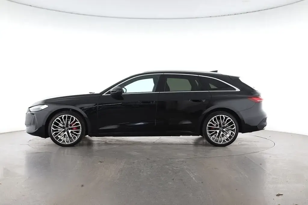 Second-hand Audi A5 Sport 150 CP (110 kW) 2025 Negru Break