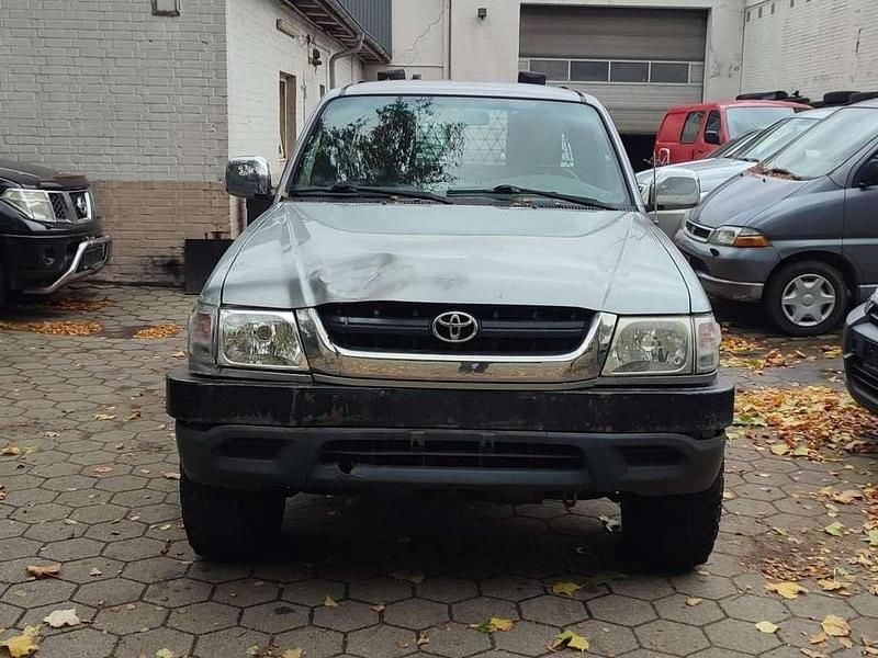 Gebraucht Toyota HiLux 102 PS (75 kW) 2005 Silber Abholung