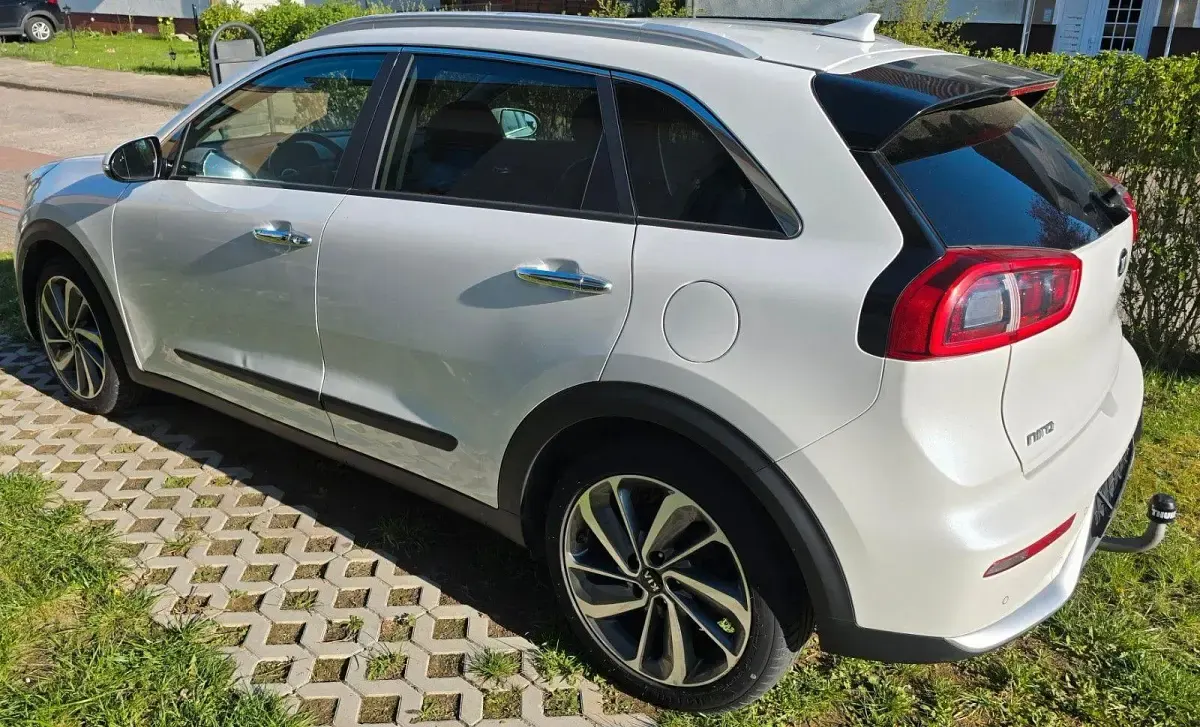 Gebraucht Kia Niro Spirit 141 PS (103 kW) 2017 Weiß SUV
