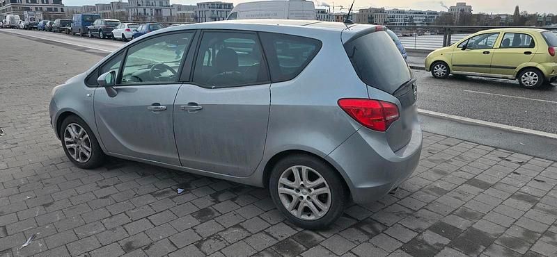 Gebraucht Opel Meriva 140 PS (102 kW) 2011 Silber Van / Kleinbus