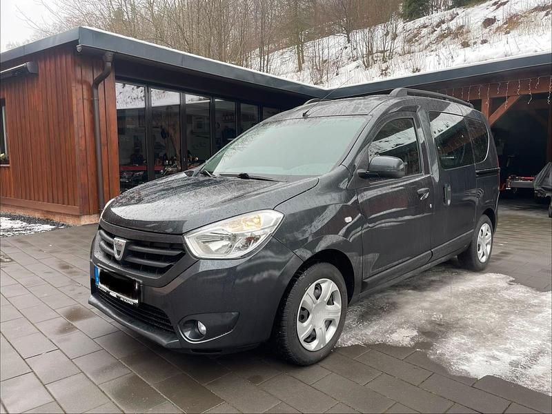 Grau Gebraucht 2014 Dacia Dokker Lauréate Van / Kleinbus | 9.900 € (Fairer Preis) - Bild 1/4