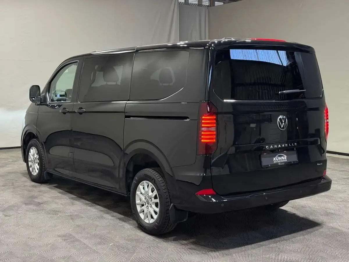 Gebraucht VW Caravelle Life 150 PS (110 kW) 2025 Schwarz, Van