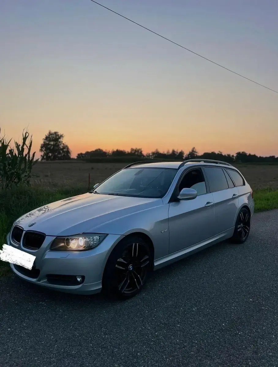 Gebraucht BMW 320 177 PS (130 kW) 2009 Grau Kombi