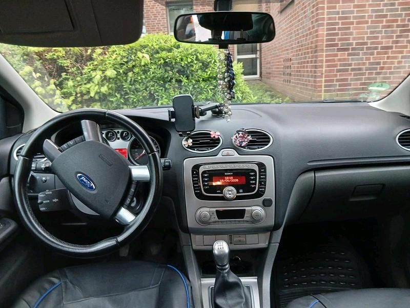 Usata Ford Focus 109 CV (80 kW) 2011 Blu Utilitaria