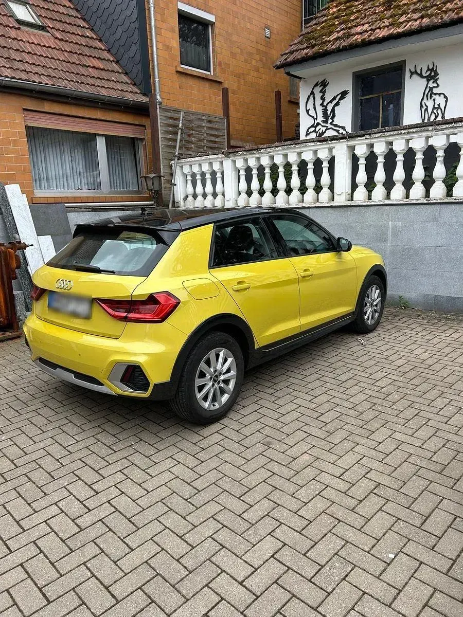 Używany Audi A1 Comfort 95 KM (69 kW) 2022 Złoty SUV