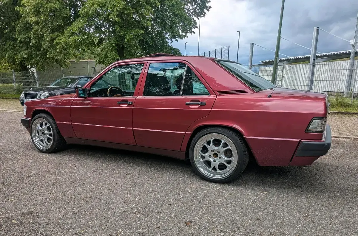 Gebraucht Mercedes 190 118 PS (86 kW) 1990 Rot Limousine