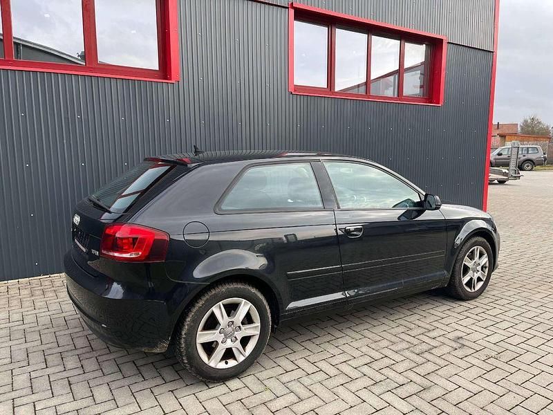 Gebraucht Audi A3 Attraction 105 PS (77 kW) 2012 Phantomschwarz perleffekt Kleinwagen