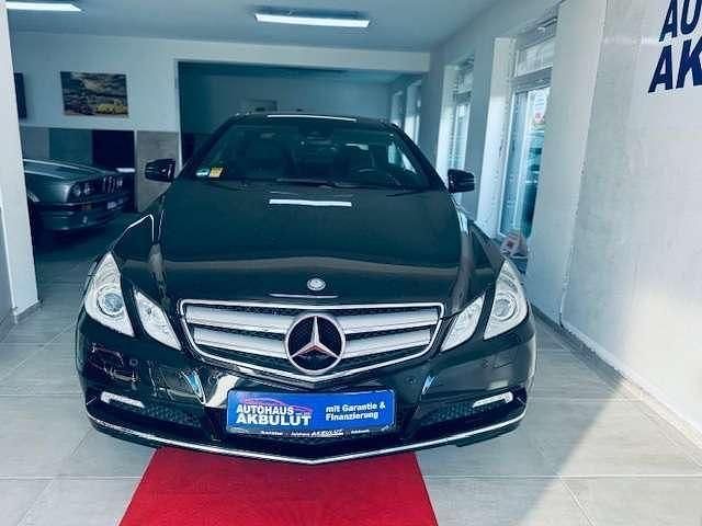 Gebraucht Mercedes E200 184 PS (135 kW) 2010 Schwarz Coupé