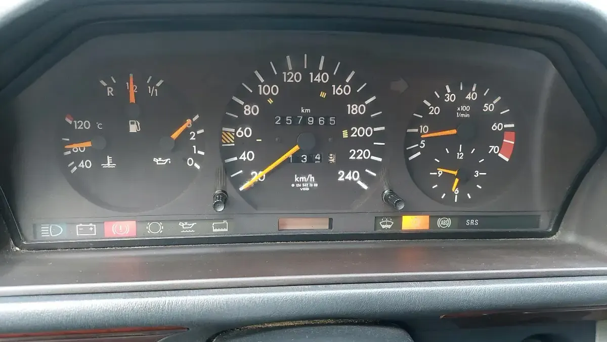 Gebraucht Mercedes E220 150 PS (110 kW) 1994 Blau Limousine