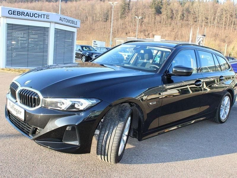 Gebraucht BMW 330e 292 PS (214 kW) 2022 Schwarz Limousine