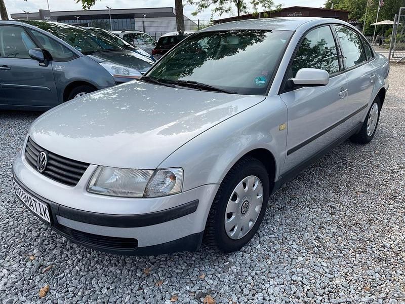 Silber Gebraucht 1999 VW Passat Limousine | 2.290 € (Fairer Preis) - Bild 1/4