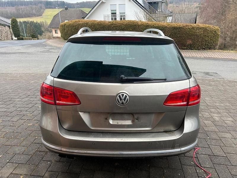 Gebraucht VW Passat Comfortline 160 PS (117 kW) 2012 Braun Limousine