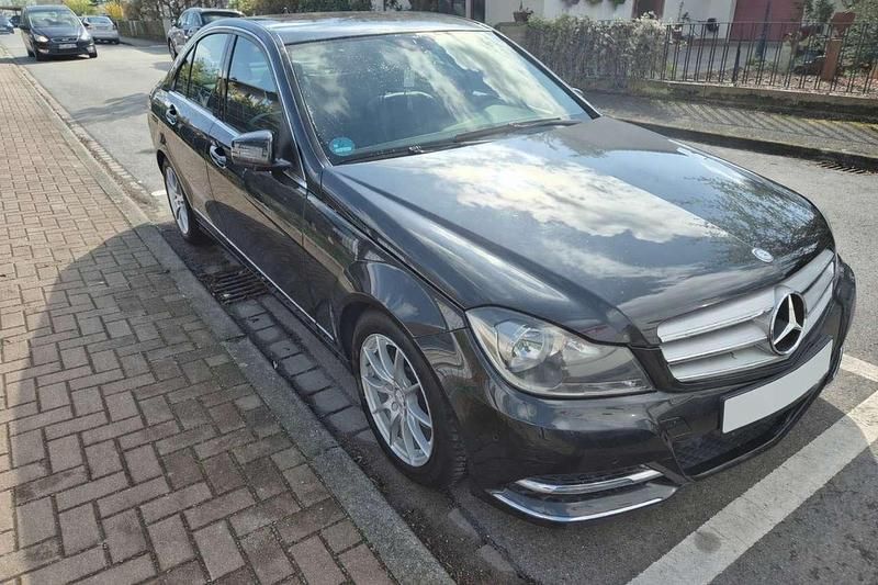 Gebraucht Mercedes C200 Classic 136 PS (100 kW) 2013 Schwarz Limousine