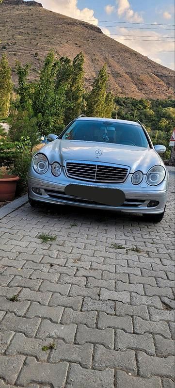 Grau Gebraucht 2004 Mercedes E280 Kombi | 3.500 € - Bild 1/4