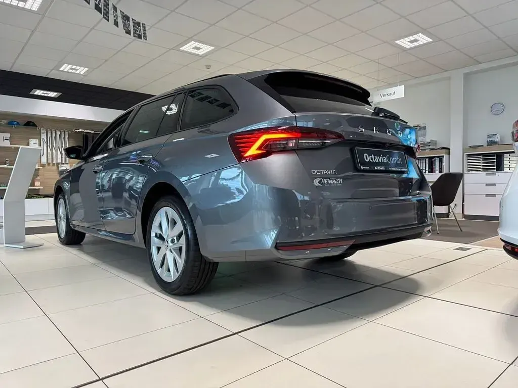 Gebraucht Skoda Octavia 150 PS (110 kW) 2025 Grau Kombi