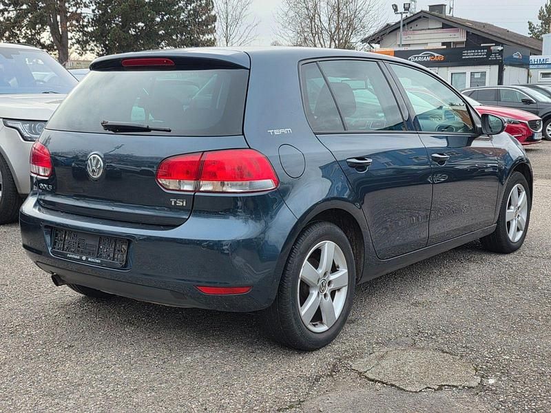 Gebraucht VW Golf VI Team 105 PS (77 kW) 2010 Blau Kleinwagen