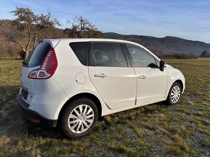 Gebraucht Renault Grand Scénic III Bose Edition 131 PS (96 kW) 2011 Weiß Van / Kleinbus