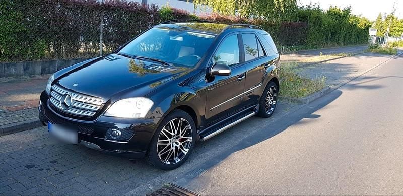 Gebraucht Mercedes ML350 278 PS (204 kW) 2005 Schwarz SUV