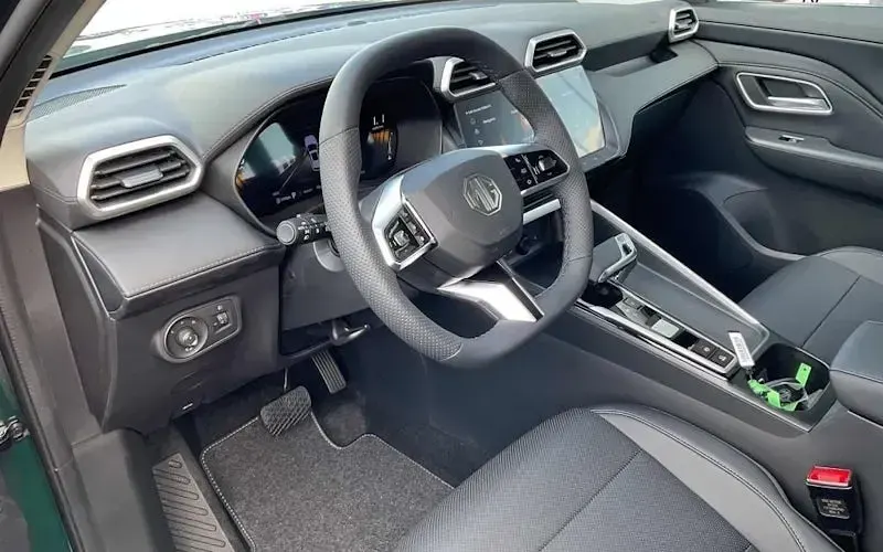 Neu MG ZS Luxury 197 PS (144 kW) 2026 Grün SUV