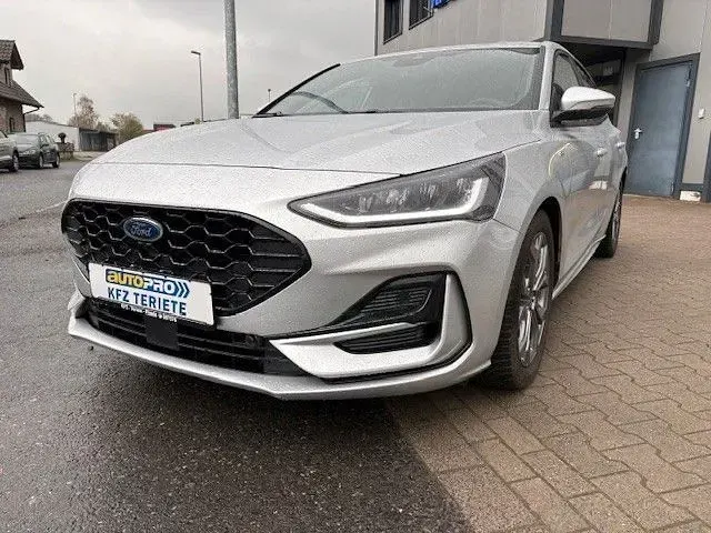Gebraucht Ford Focus ST-Line 116 PS (85 kW) 2025 Polarsilber metallic Limousine