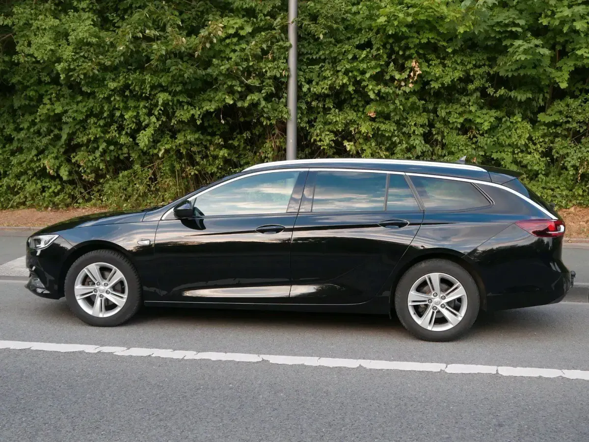 Gebraucht Opel Insignia 136 PS (100 kW) 2020 Schwarz Kombi