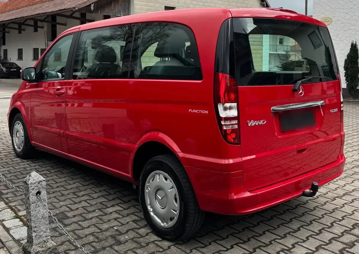 Gebraucht Mercedes Viano 136 PS (100 kW) 2012 Rot Van / Kleinbus