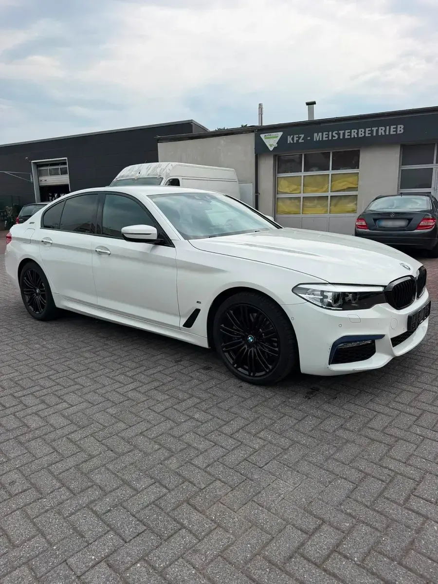 Gebraucht BMW 530e M Sport 185 PS (136 kW) 2019 Weiß Limousine