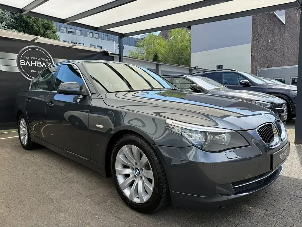Gebraucht BMW 523 190 PS (139 kW) 2009 Grau Limousine