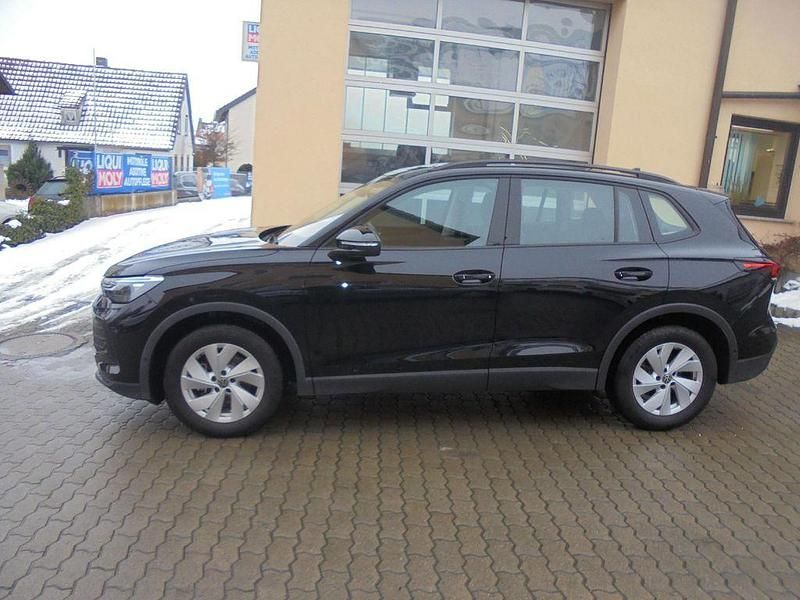 Gebraucht VW Tiguan 131 PS (96 kW) 2024 Schwarzmetallic SUV