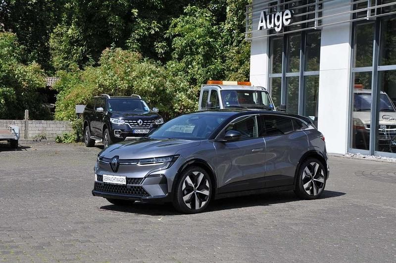Dolomitgrau Gebraucht 2024 Renault Mégane Limousine | 34.899 € (Fairer Preis) - Bild 1/4