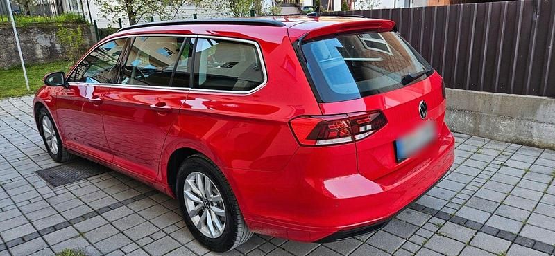 Gebraucht VW Passat 122 PS (89 kW) 2022 Rot Kombi
