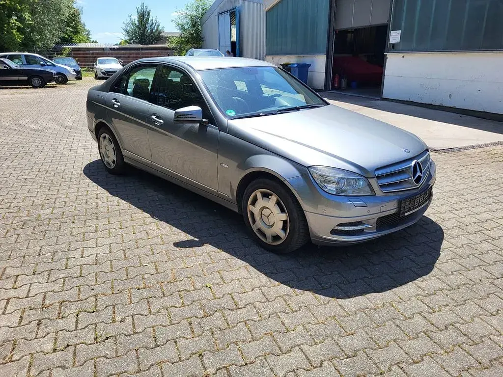 Gebraucht Mercedes C250 204 PS (150 kW) 2010 Silber Limousine