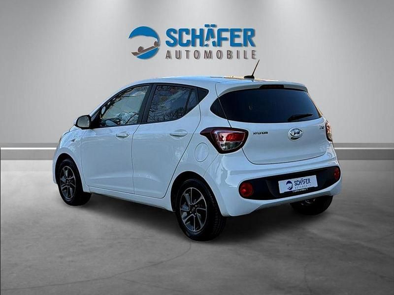Gebraucht Hyundai i10 Trend 67 PS (49 kW) 2017 Polar white / sol Kleinwagen