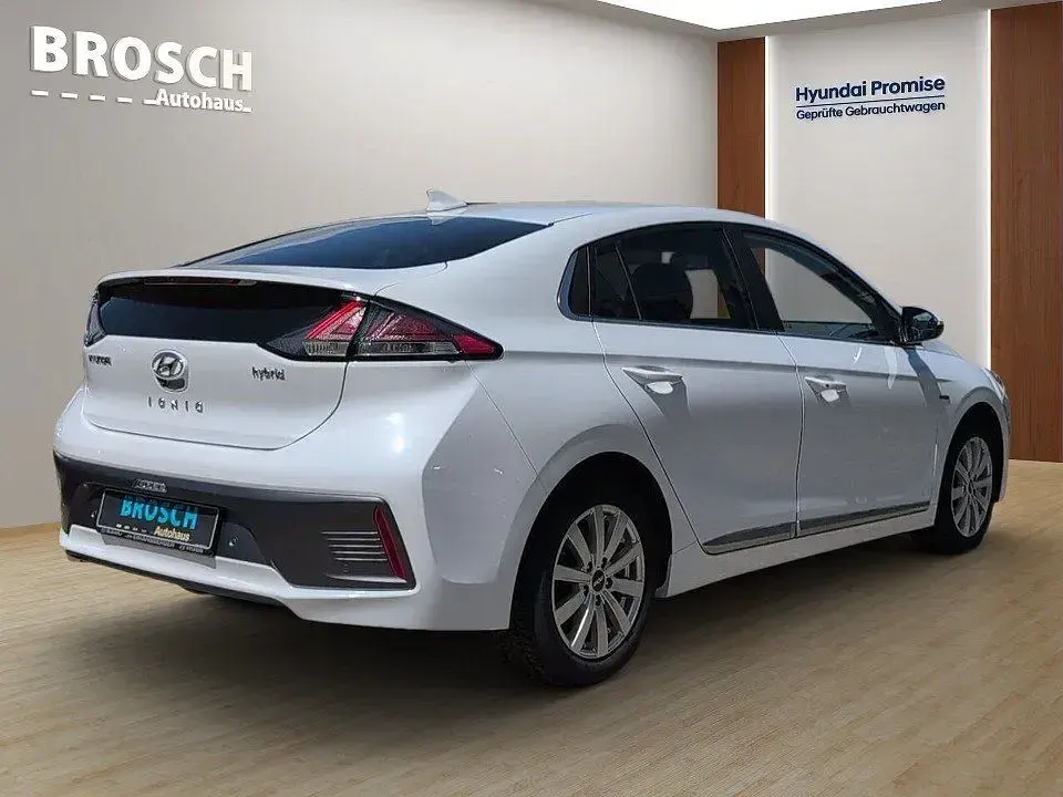 Gebraucht Hyundai Ioniq Premium 141 PS (103 kW) 2019 Polar white Kleinwagen