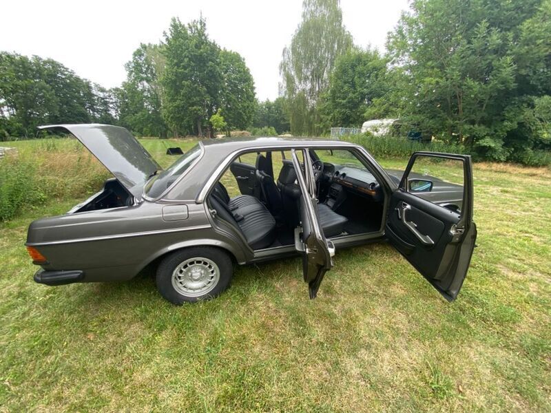 Gebraucht Mercedes E230 136 PS (100 kW) 1982 Limousine