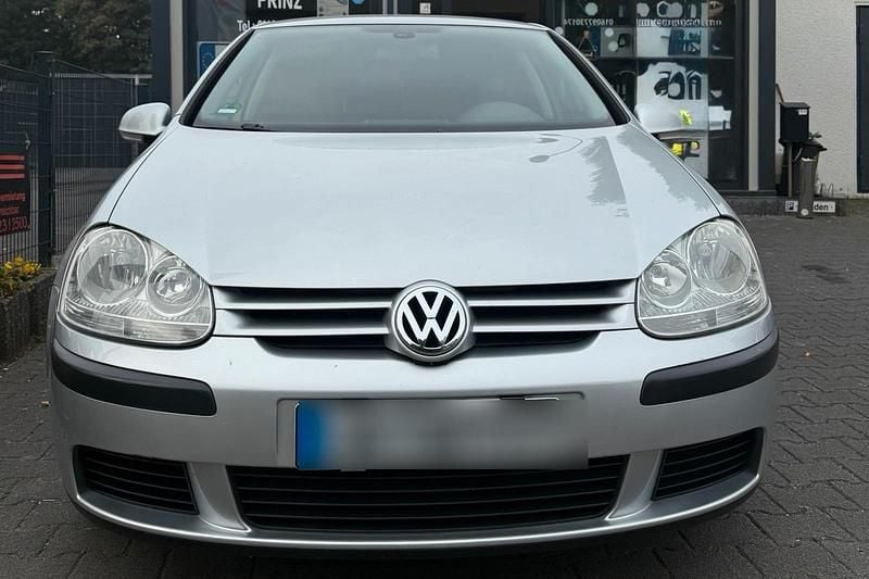 Grau Gebraucht 2004 VW Golf IV Kleinwagen | 4.250 € (Teuer) - Bild 1/4