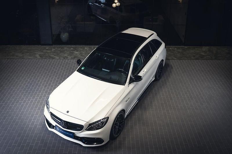 Weiß Gebraucht 2018 Mercedes C63 AMG AMG Limousine | 62.439 € - Bild 1/4
