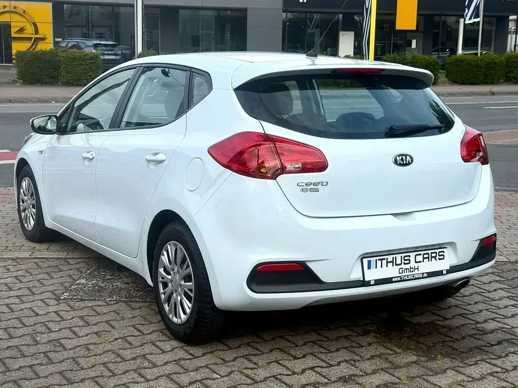Gebraucht Kia Ceed Attract 99 PS (72 kW) 2013 (wd) cassa with Kleinwagen