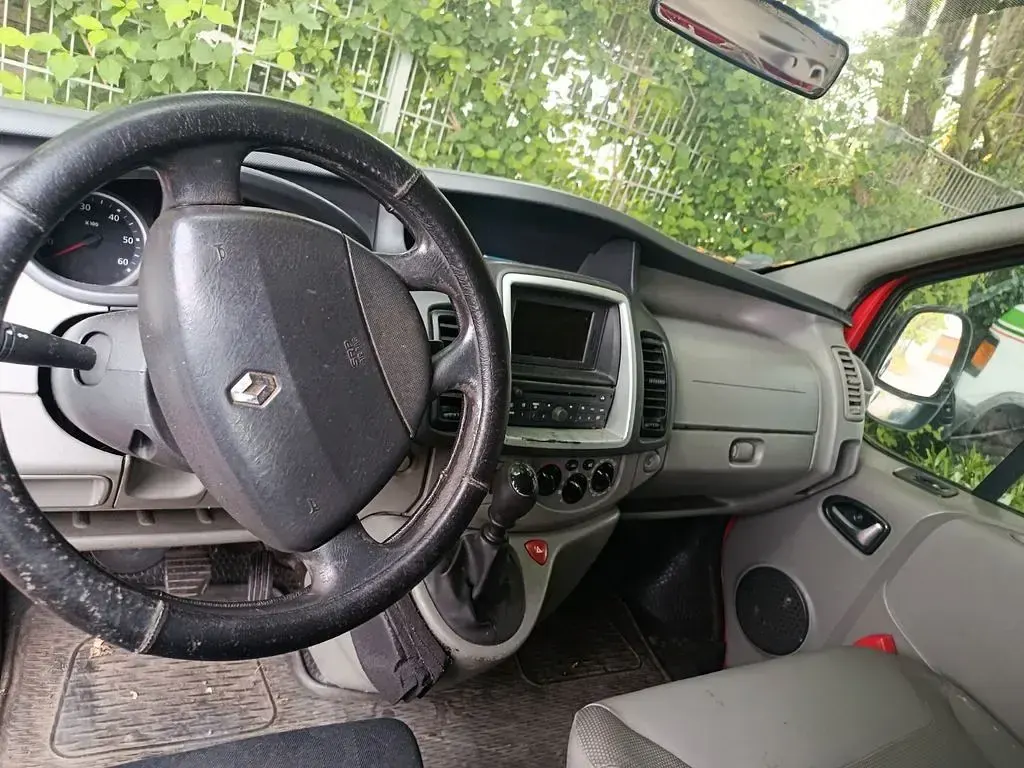 Gebraucht Renault Trafic 114 PS (83 kW) 2010 Rot Van / Kleinbus