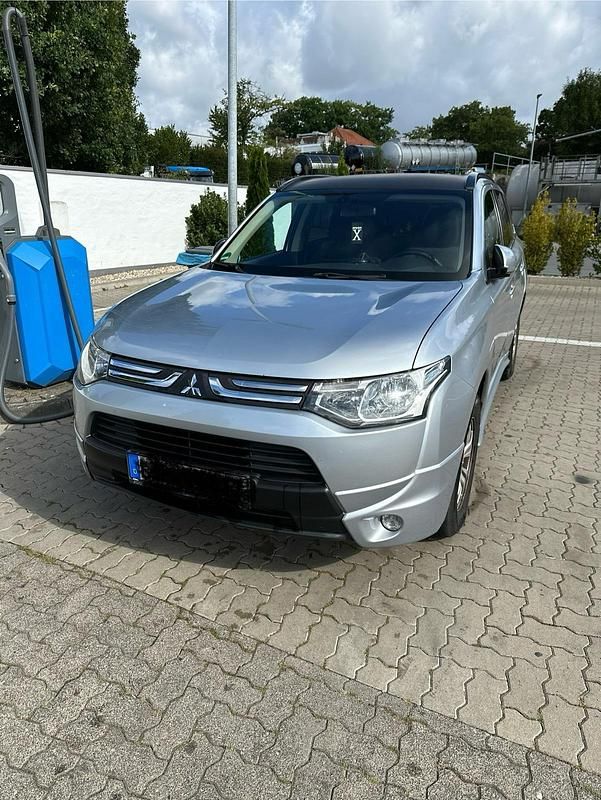 Silber Gebraucht 2013 Mitsubishi Outlander Invite SUV | 6.300 € (Fairer Preis) - Bild 1/4