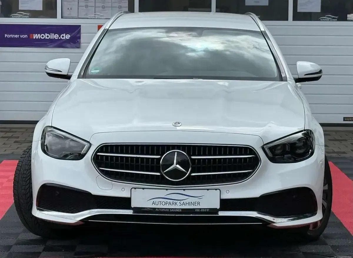 Gebraucht Mercedes E300 194 PS (142 kW) 2020 Polarweiss Kombi