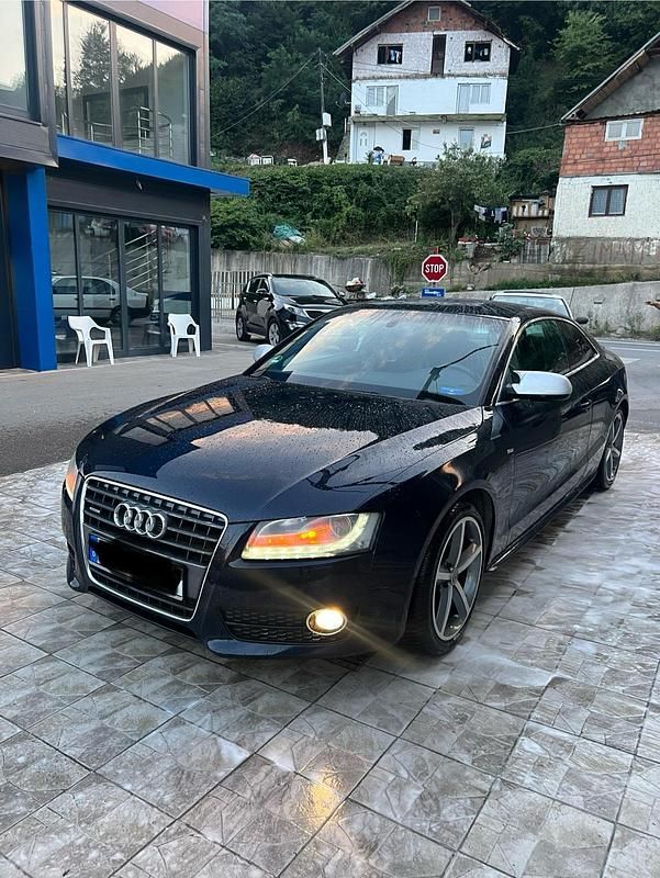 Blau Gebraucht 2011 Audi A5 S-Line Coupé | 7.950 € - Bild 1/4