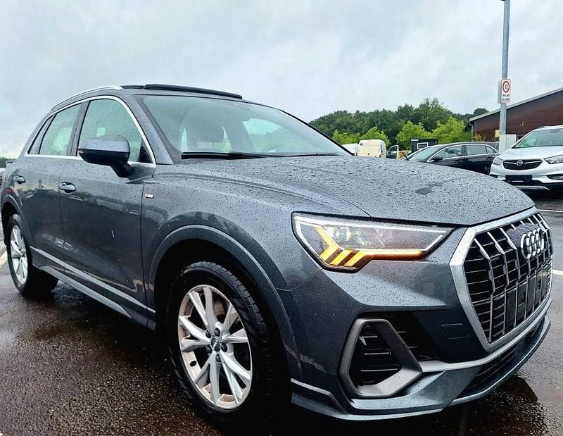 Grau Gebraucht 2019 Audi Q3 S-Line SUV | 25.990 € (Superpreis) - Bild 1/4